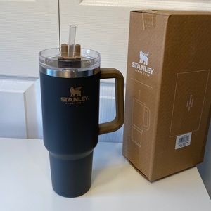 Stanley Quencher 40oz Color: Coal